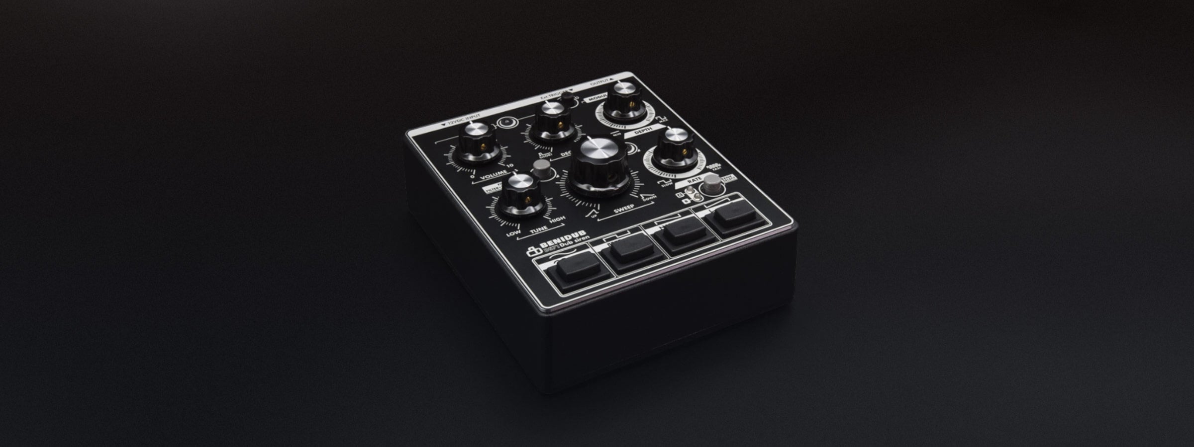 Benidub DS71 ダブサイレン シンセサイザー ギャラリー画像 正面斜めアングル