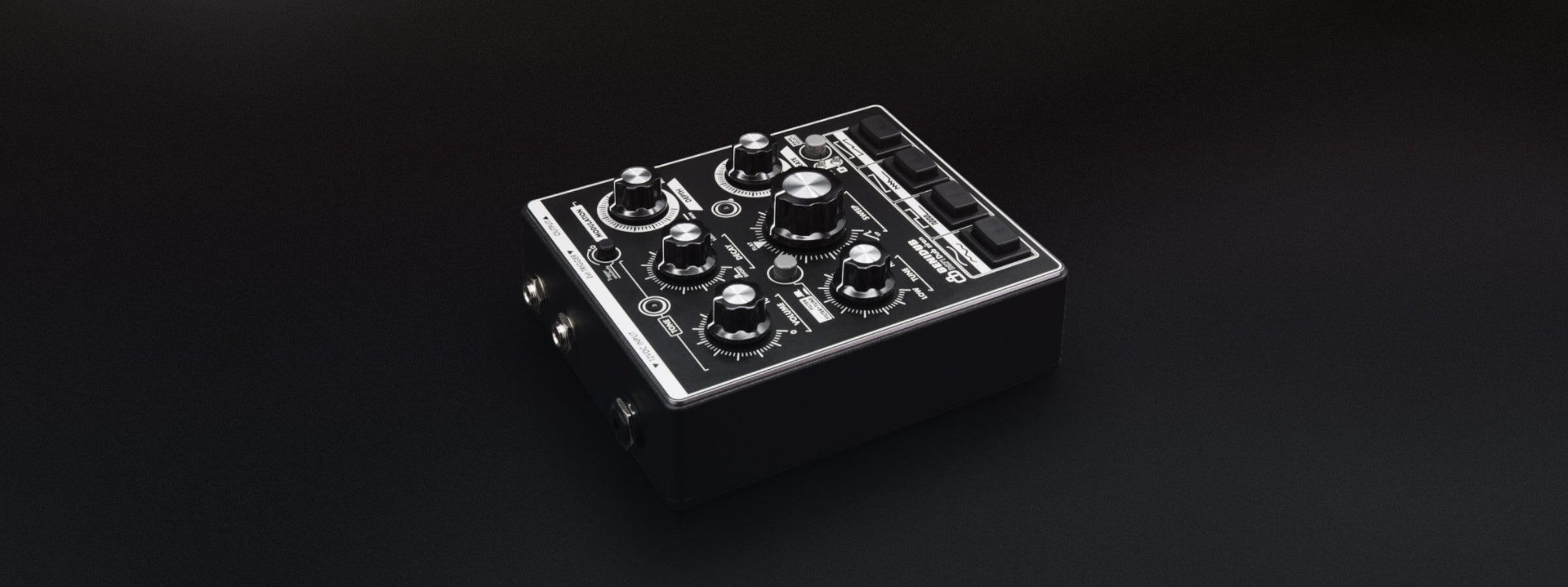 Benidub DS71 ダブサイレン シンセサイザー ギャラリー画像 背面斜めアングル