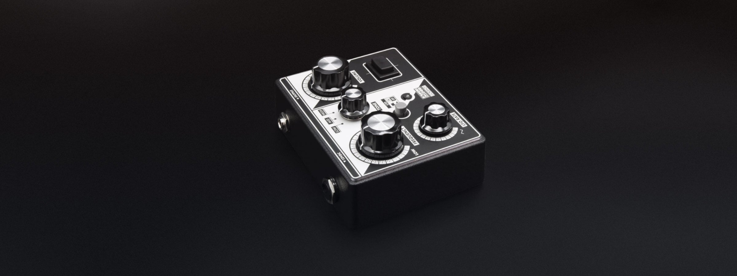 Benidub Lickshot リックショット ダブサイレン シンセサイザー ギャラリー画像 背面斜めアングル