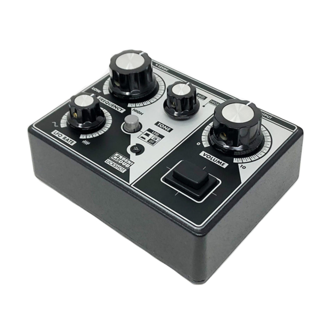 Benidub Lickshot リックショット ダブサイレン シンセサイザー 製品画像 正面斜めアングル